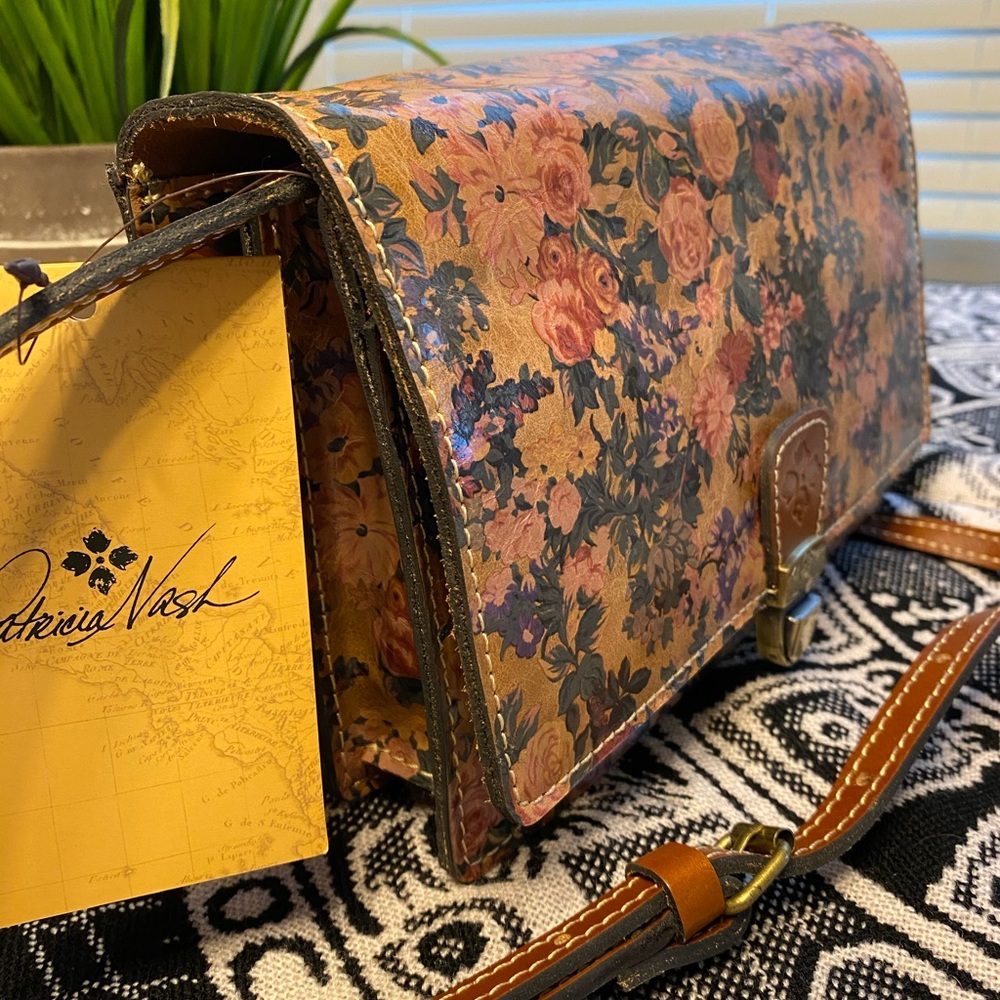 Patricia Nash Crossbody/organizer NWOT